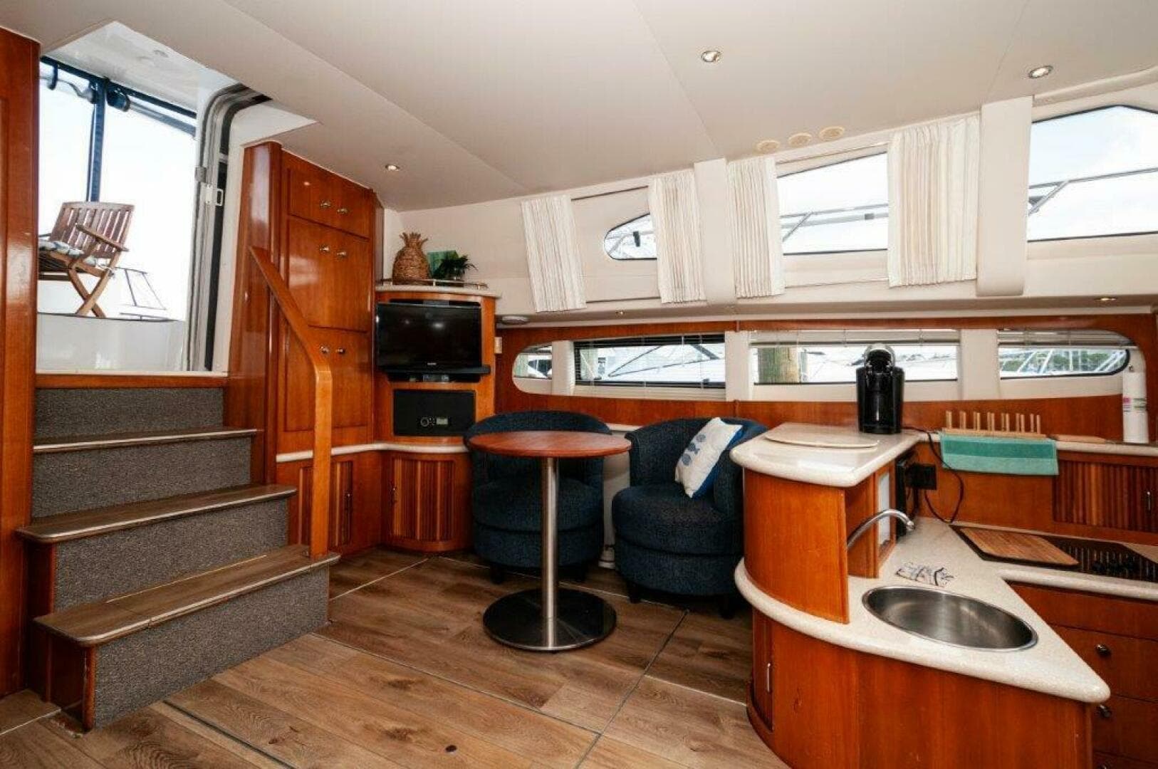 2002 Carver 444 Cockpit — photo 9