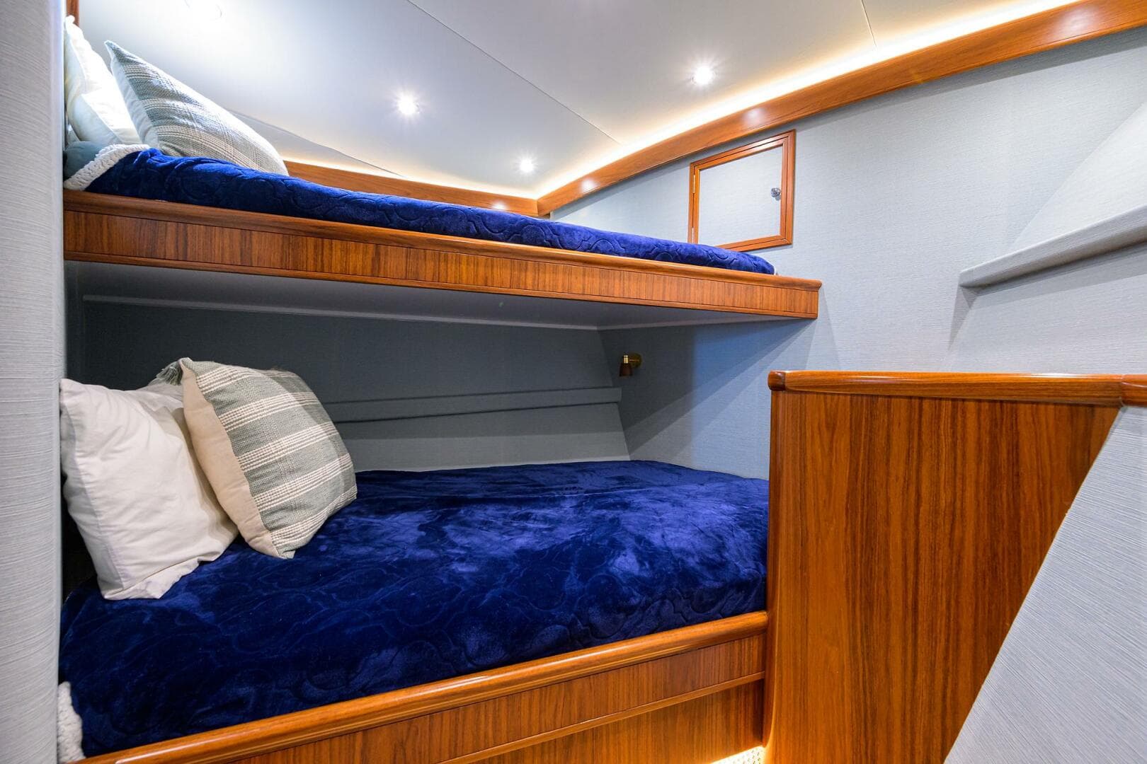 2004 Rybovich — photo 16