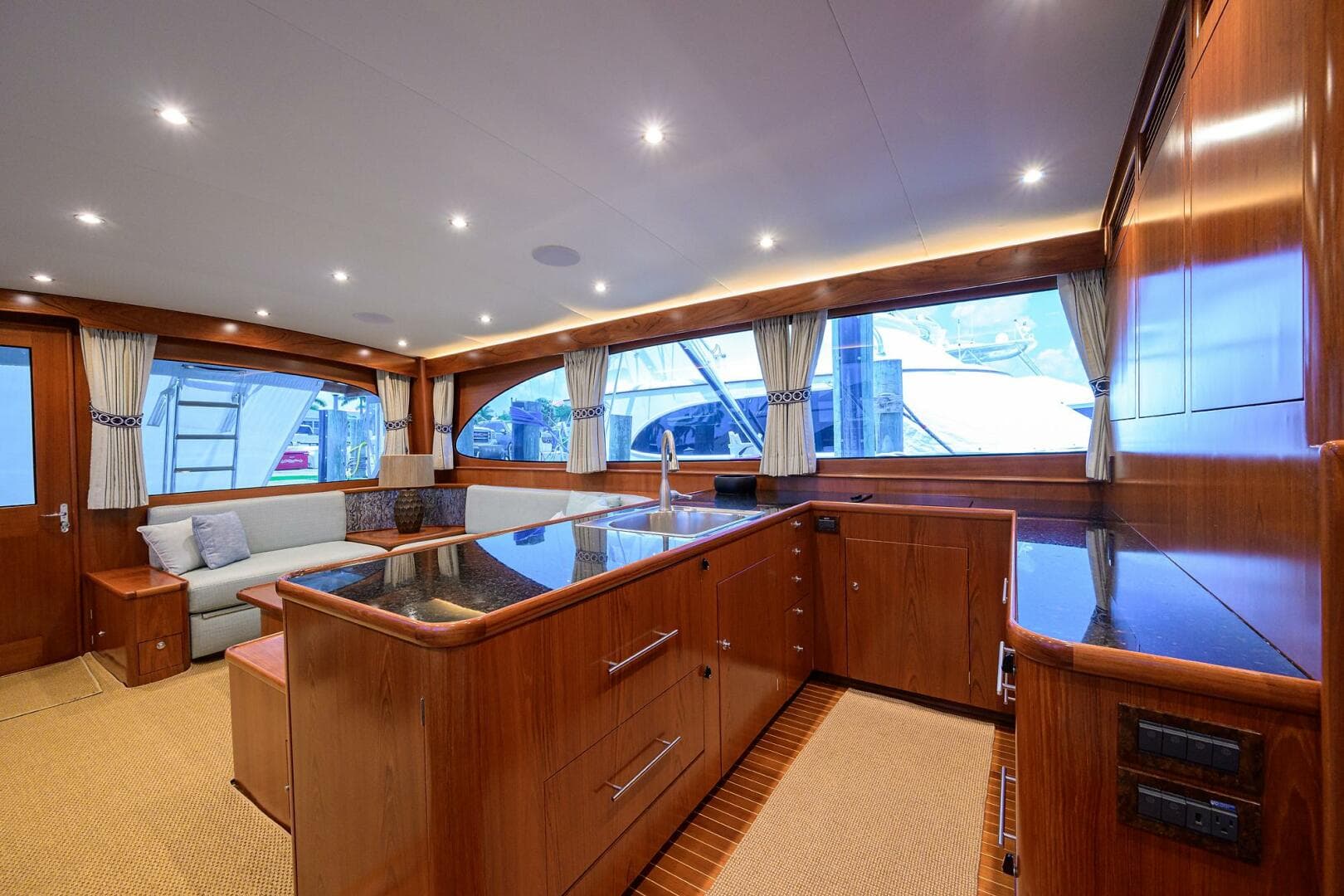 2004 Rybovich — photo 13