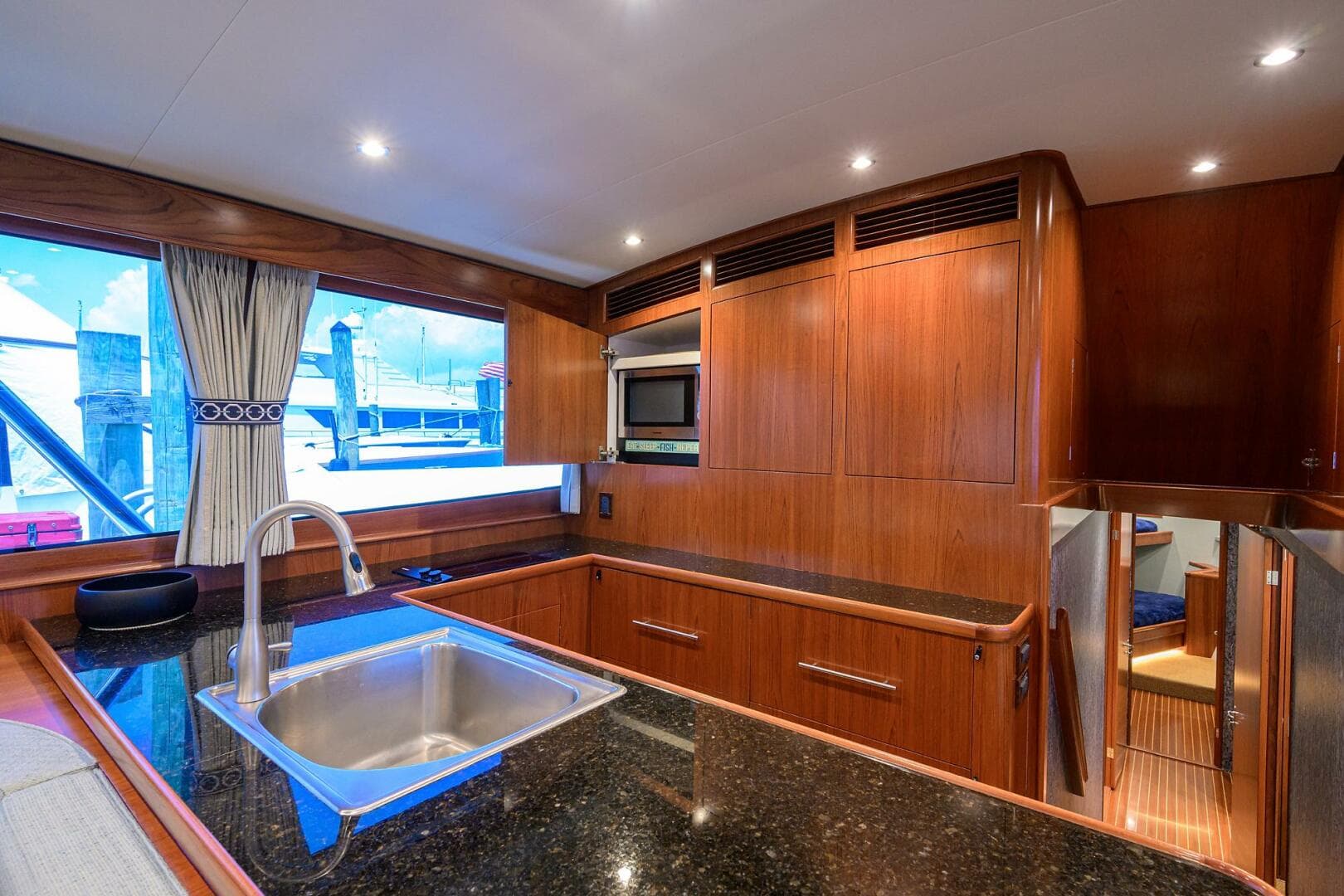 2004 Rybovich — photo 12