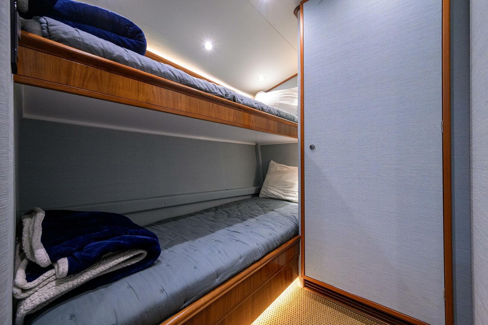 2004 Rybovich — photo 17