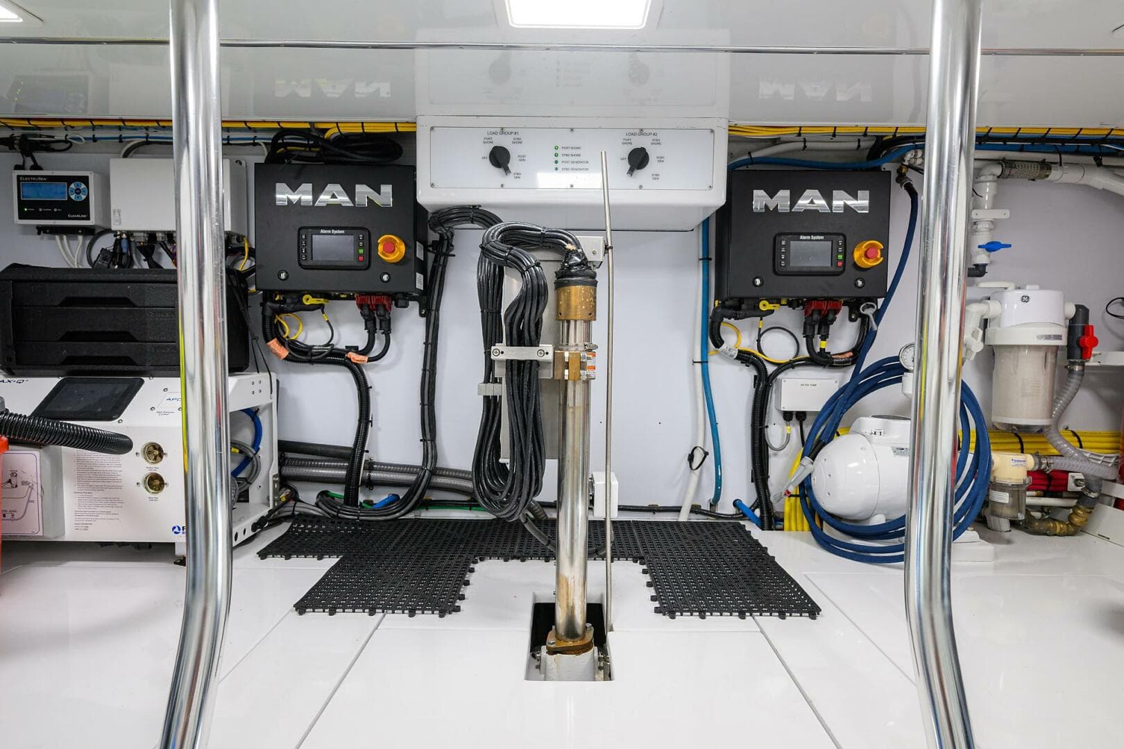 2004 Rybovich — photo 44