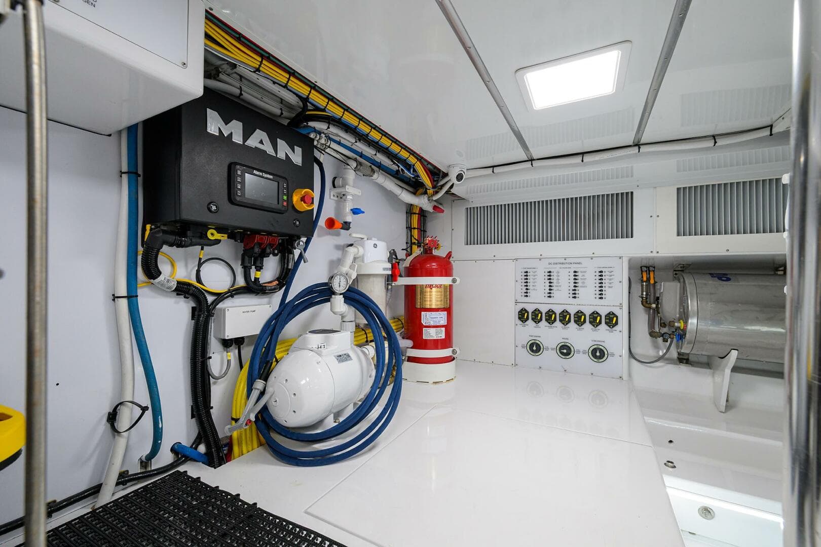 2004 Rybovich — photo 45