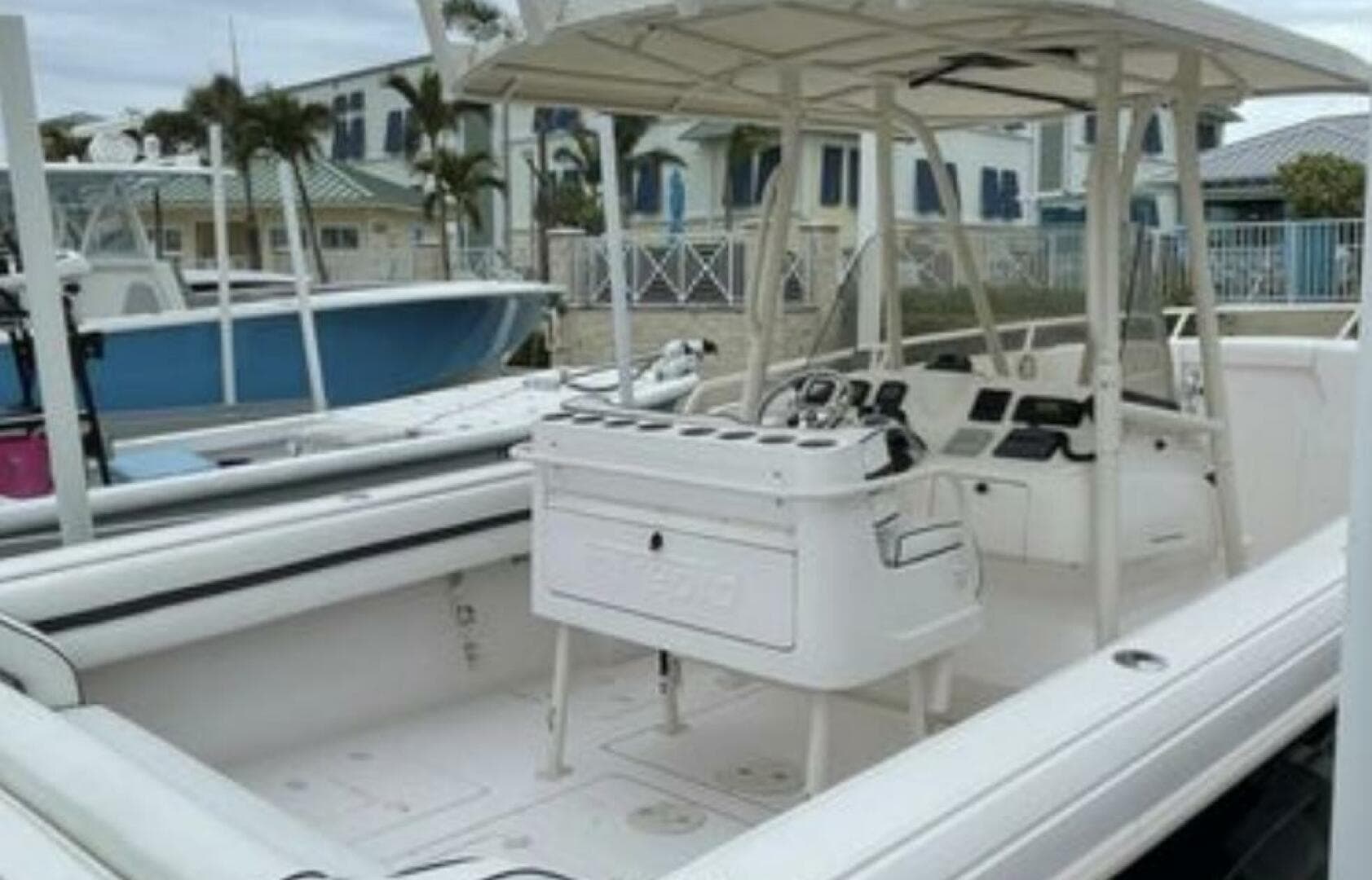 2008 Intrepid 323 Cuddy — photo 2