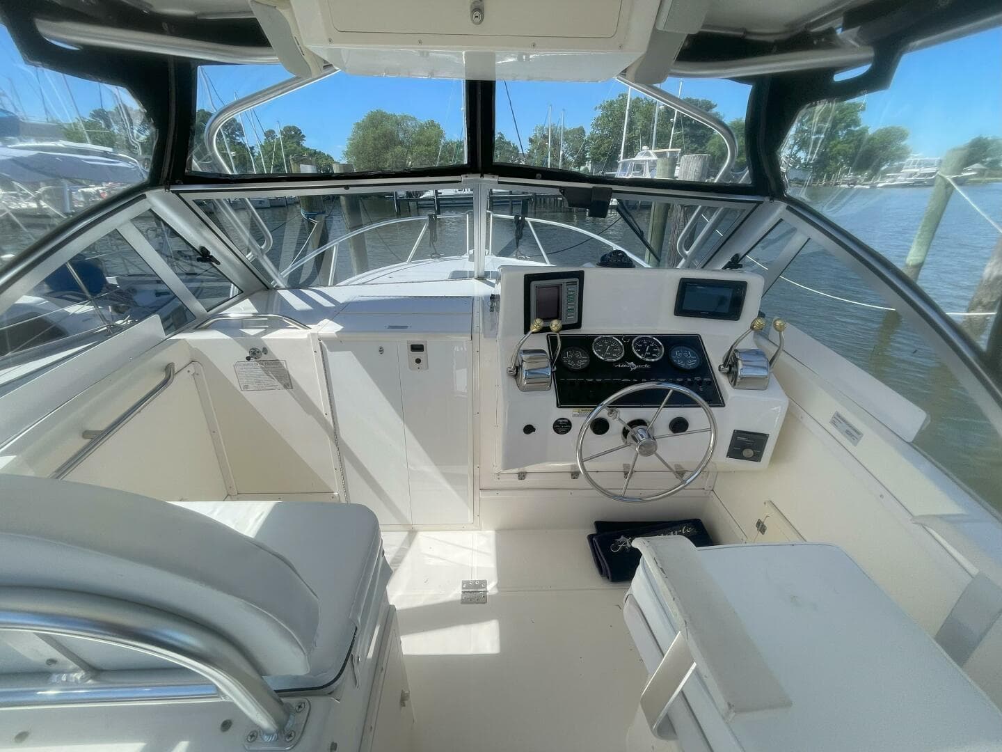 2002 Albemarle 280 Express Fisherman — photo 10