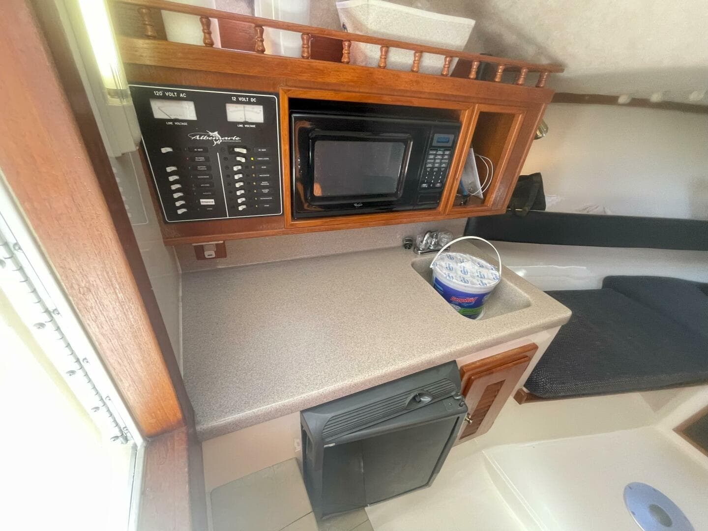 2002 Albemarle 280 Express Fisherman — photo 13