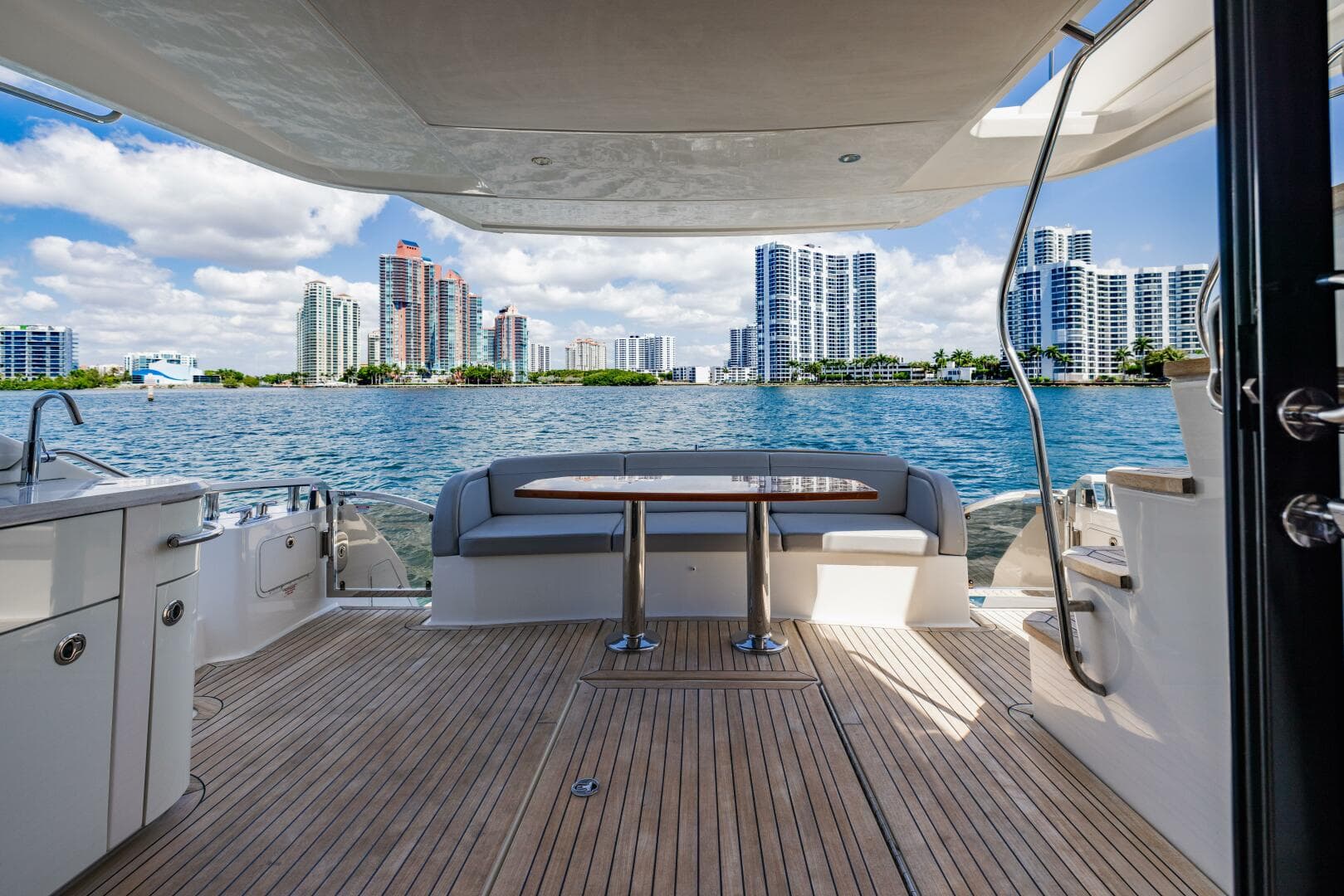 2016 Sea Ray L650 Fly — photo 12