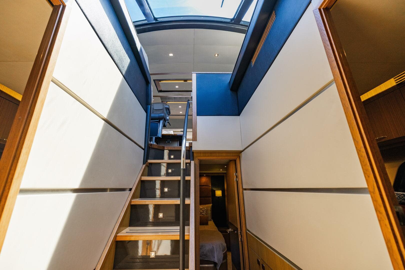 2016 Sea Ray L650 Fly — photo 38