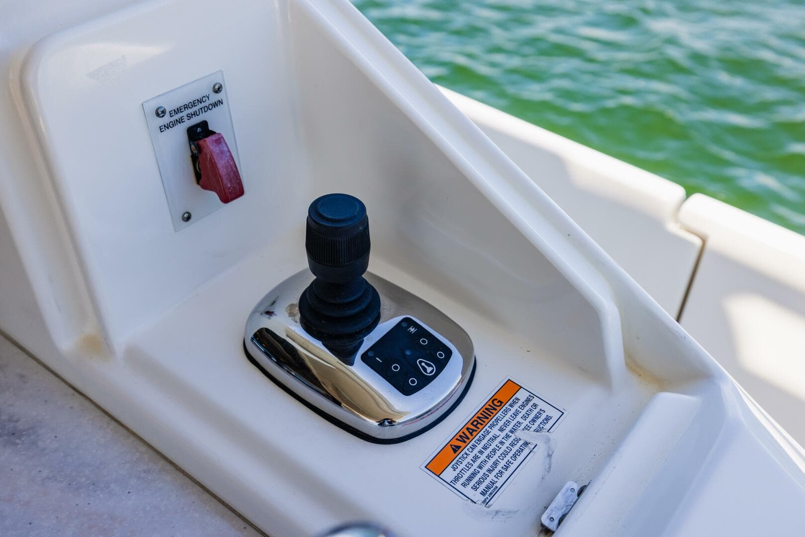 2016 Sea Ray L650 Fly — photo 21