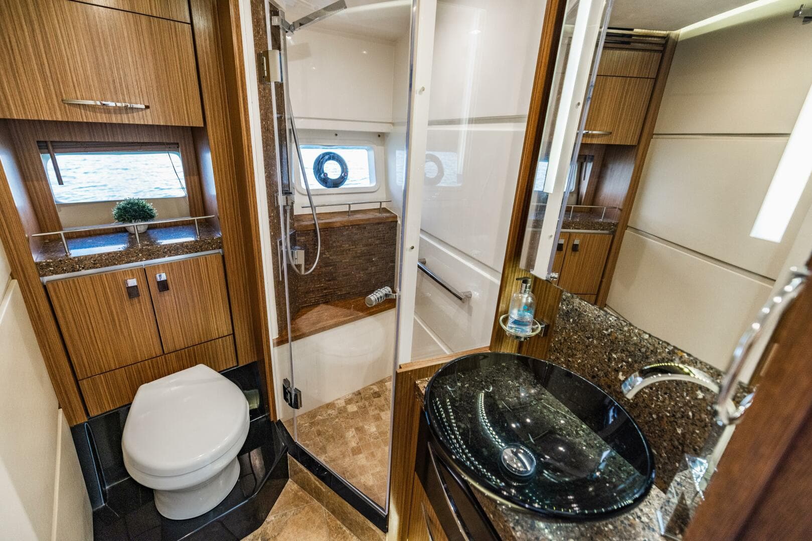 2016 Sea Ray L650 Fly — photo 40