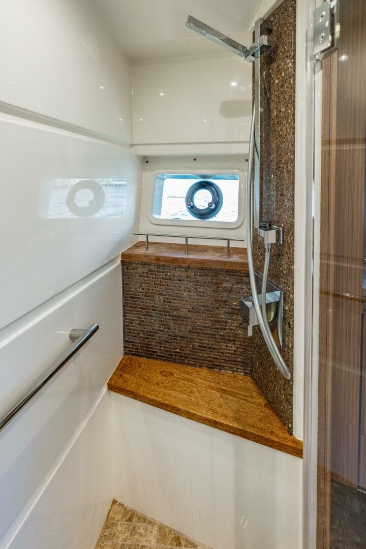 2016 Sea Ray L650 Fly — photo 46