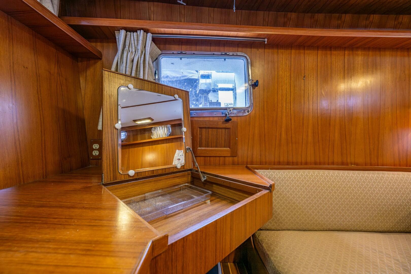 1986 Kha Shing 37 — photo 19