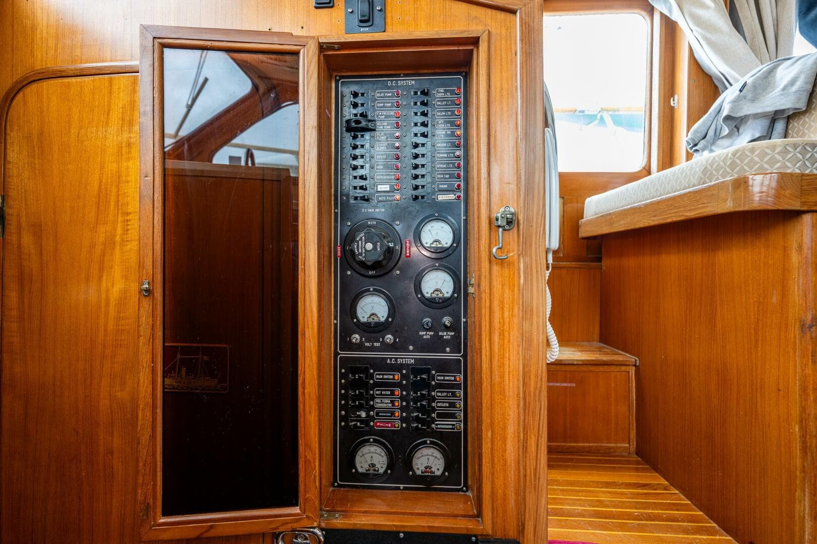 1986 Kha Shing 37 — photo 43