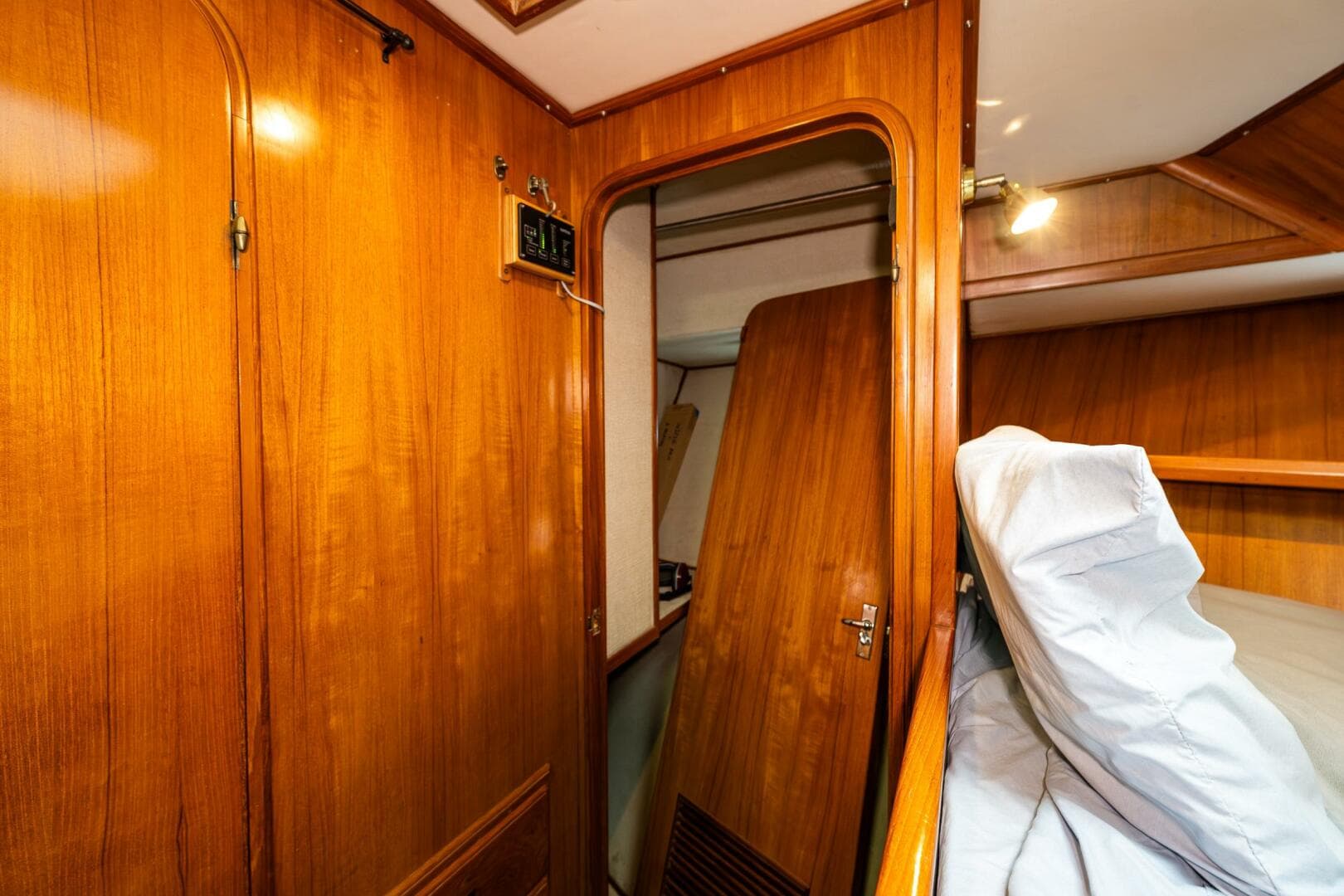 1986 Kha Shing 37 — photo 33