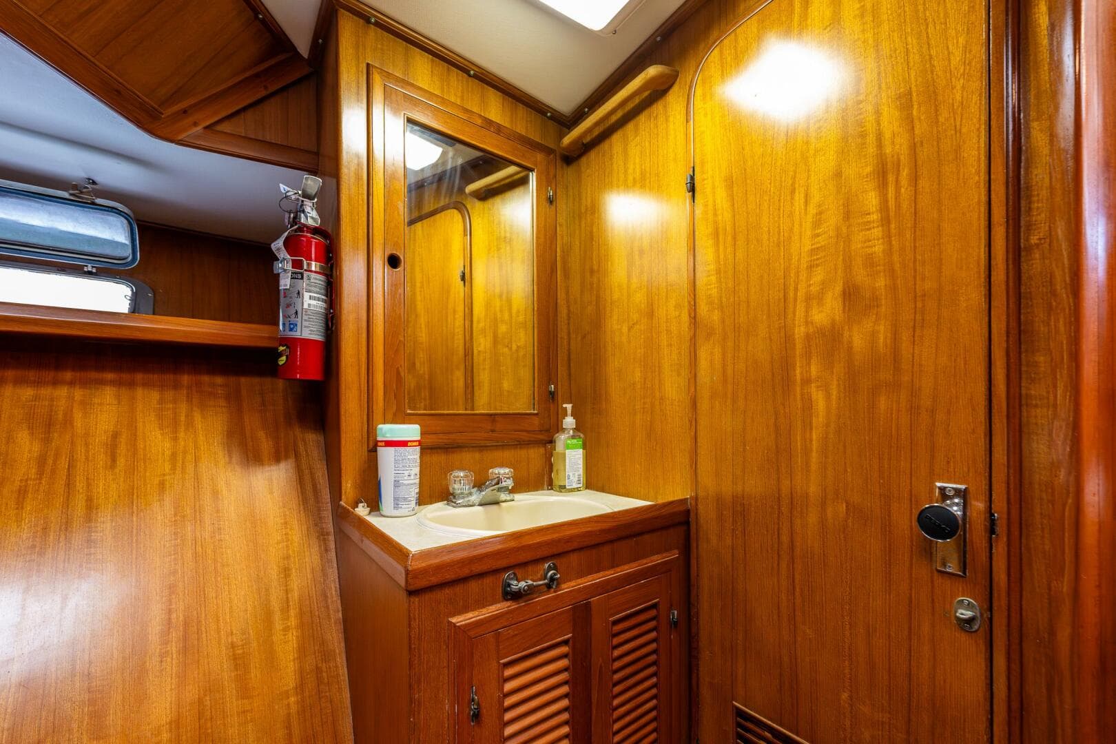 1986 Kha Shing 37 — photo 32