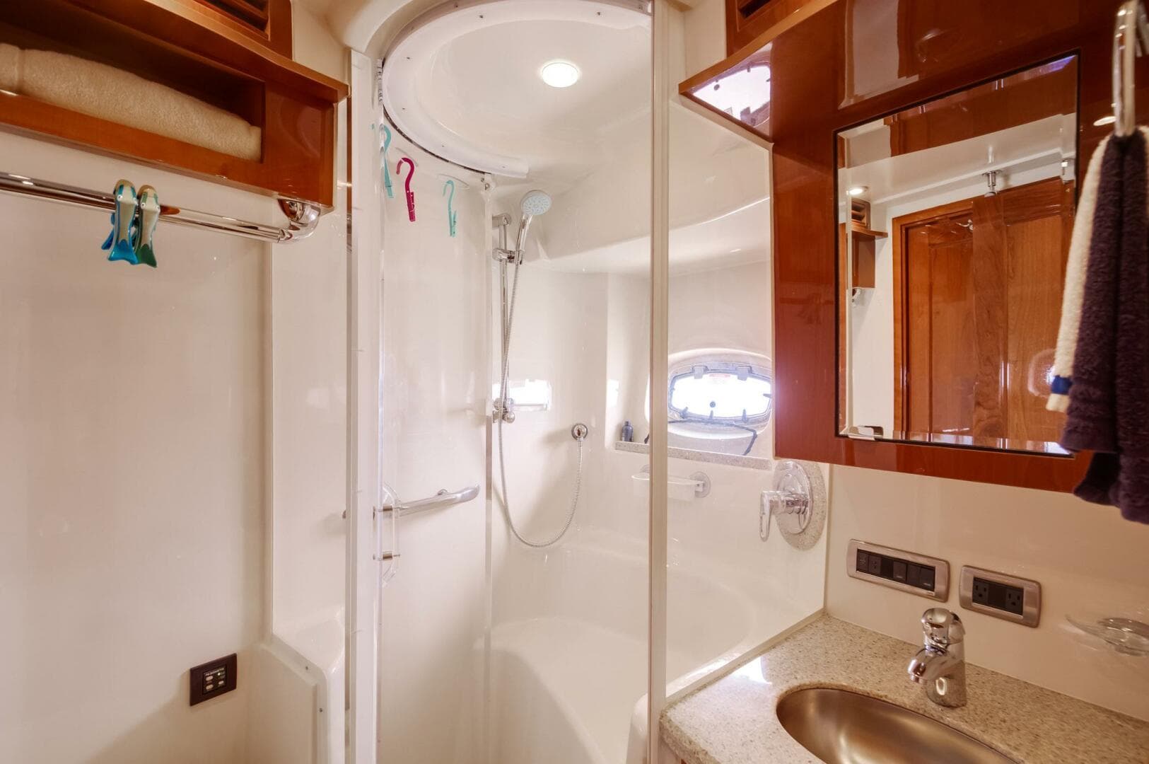 2008 Sea Ray 60 Sundancer — photo 75