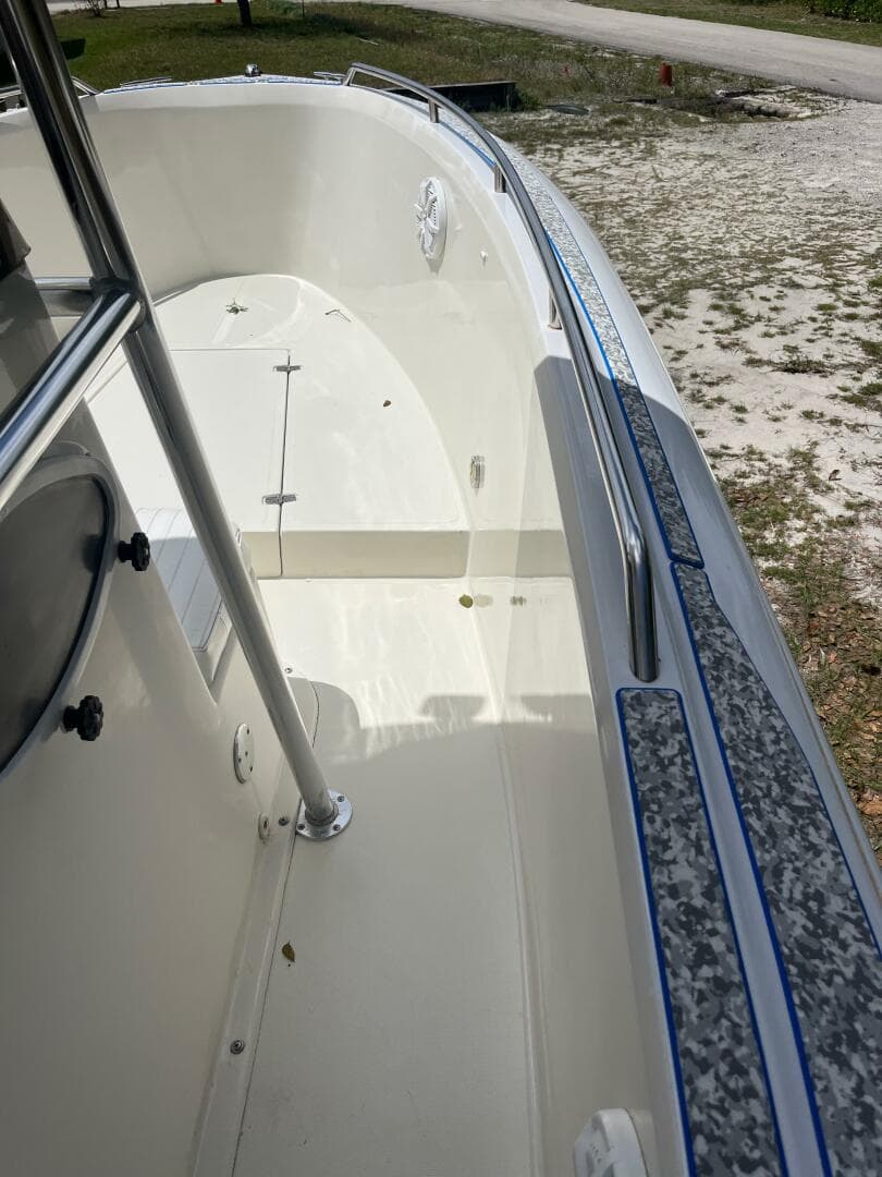 1998 Blue Fin 25 Center Console — photo 11