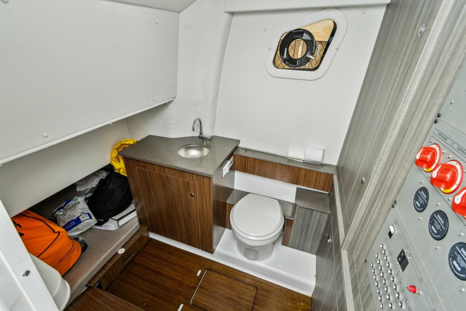 2023 Wellcraft 352 Fisherman Center Console — photo 27