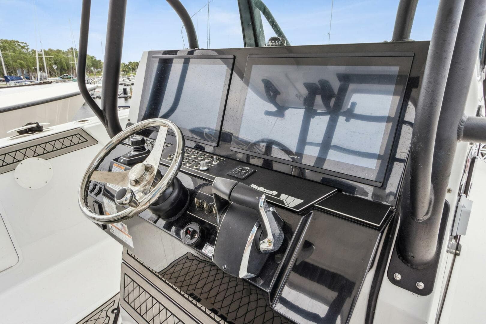 2023 Wellcraft 352 Fisherman Center Console — photo 16