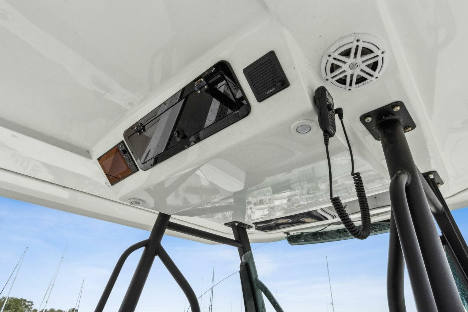 2023 Wellcraft 352 Fisherman Center Console — photo 17