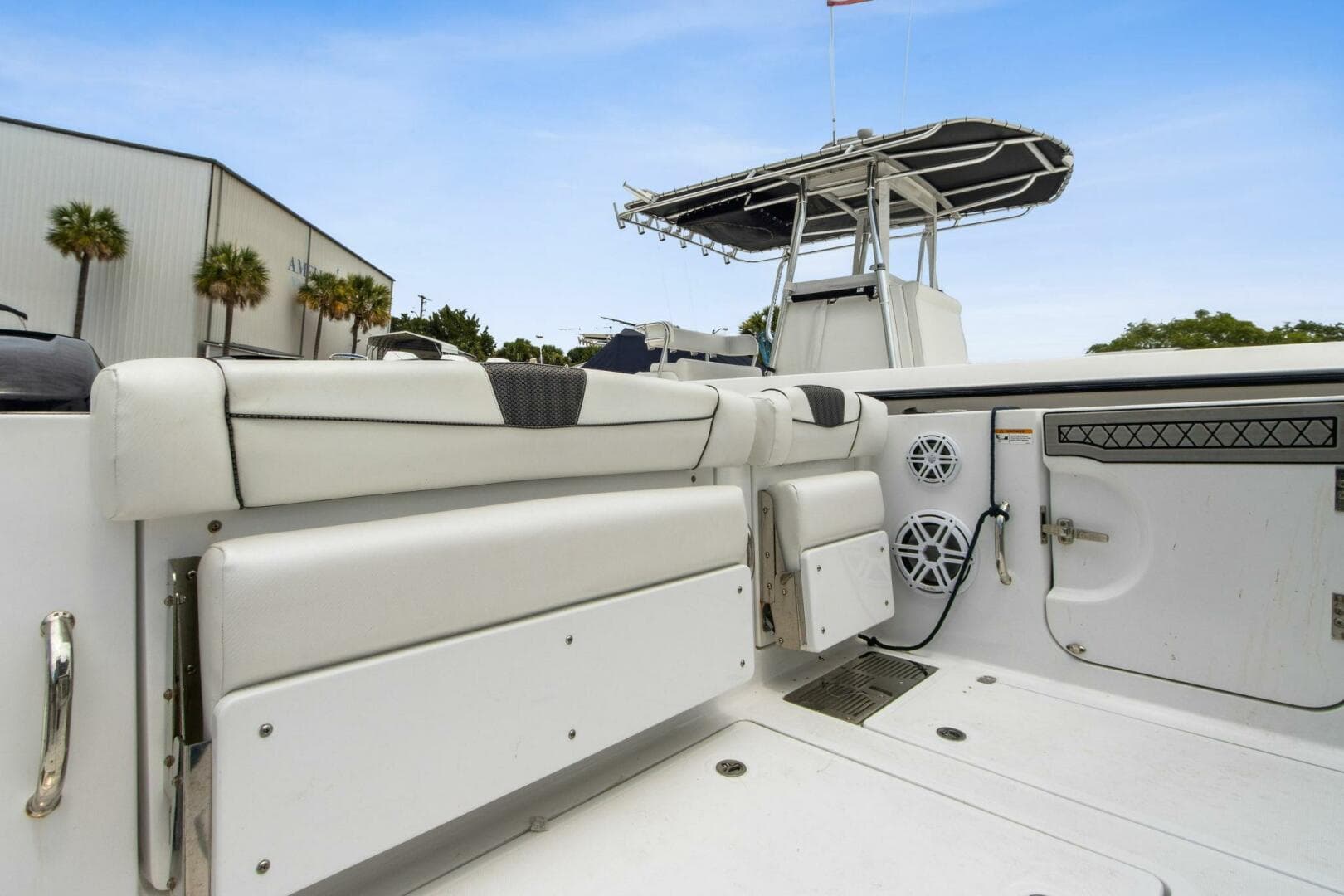2023 Wellcraft 352 Fisherman Center Console — photo 9