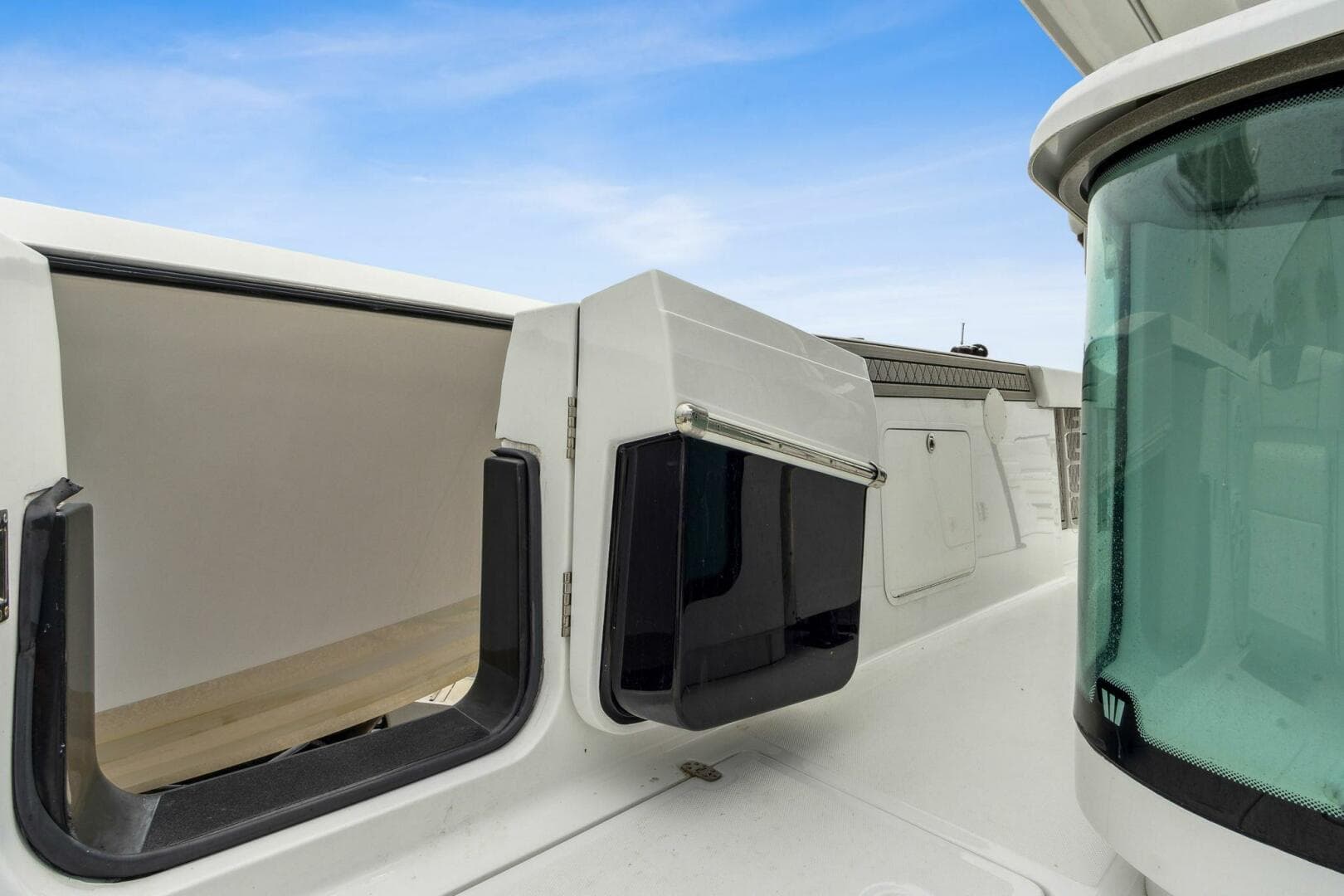 2023 Wellcraft 352 Fisherman Center Console — photo 12