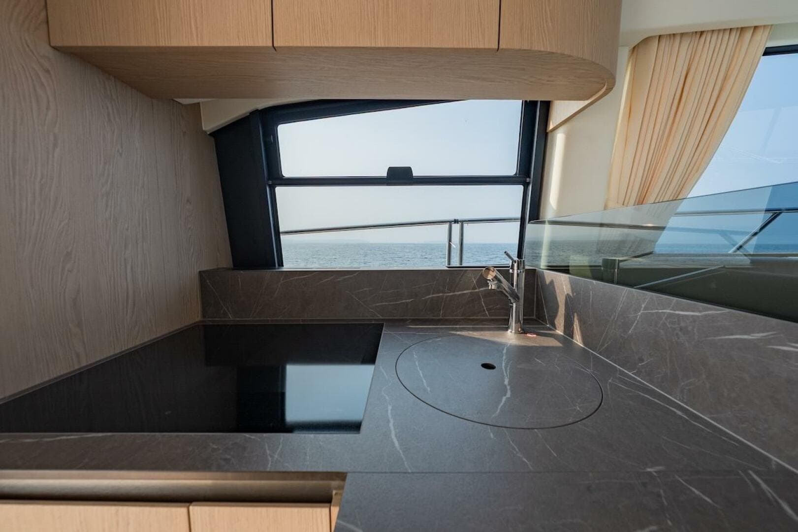 2023 Azimut Fly 53 — photo 39