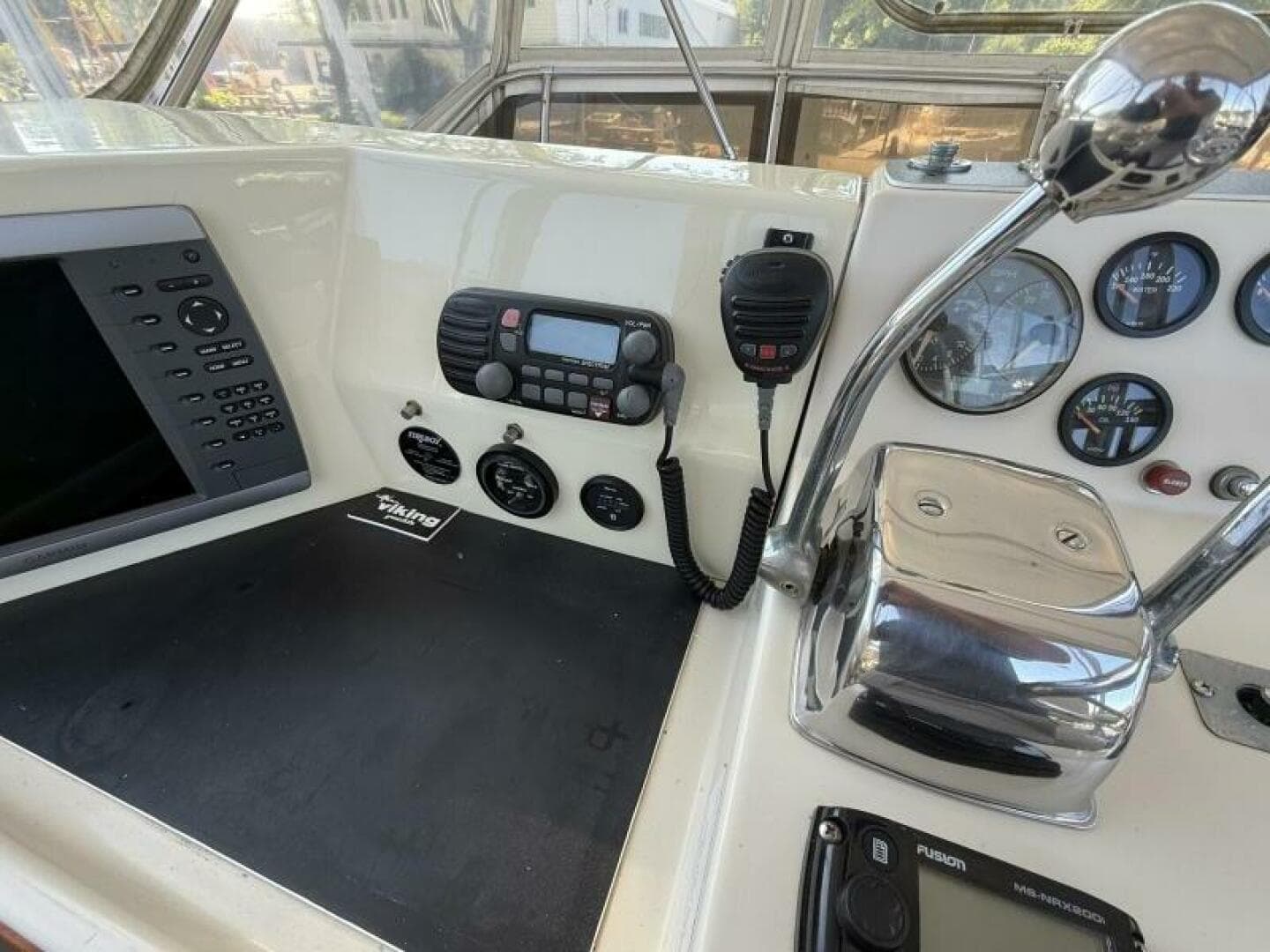 1980 Viking 43 Dcmy — photo 14