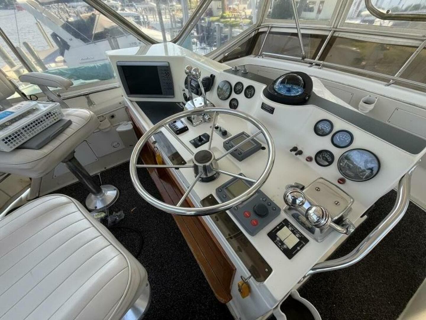 1980 Viking 43 Dcmy — photo 12