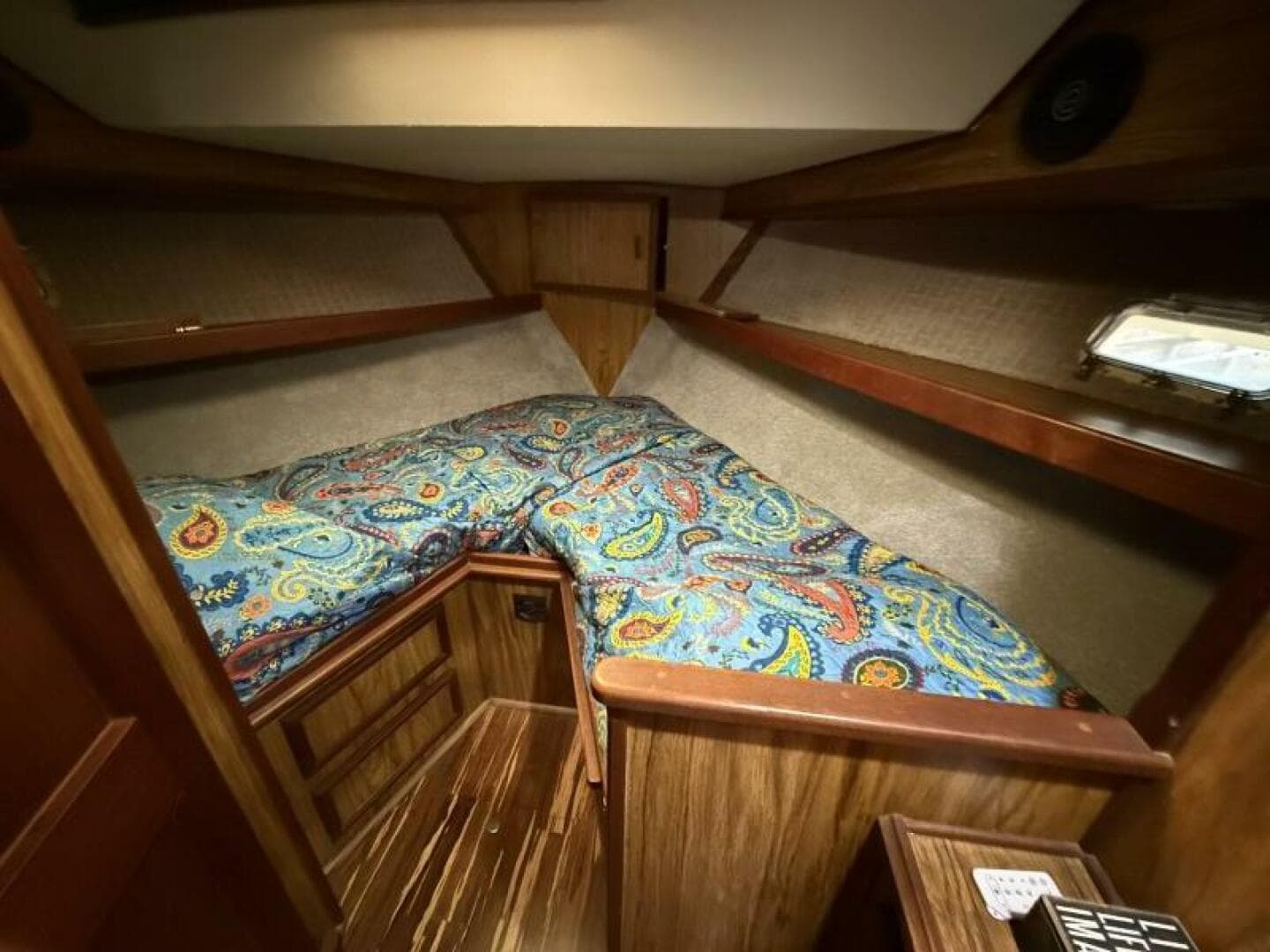 1980 Viking 43 Dcmy — photo 32