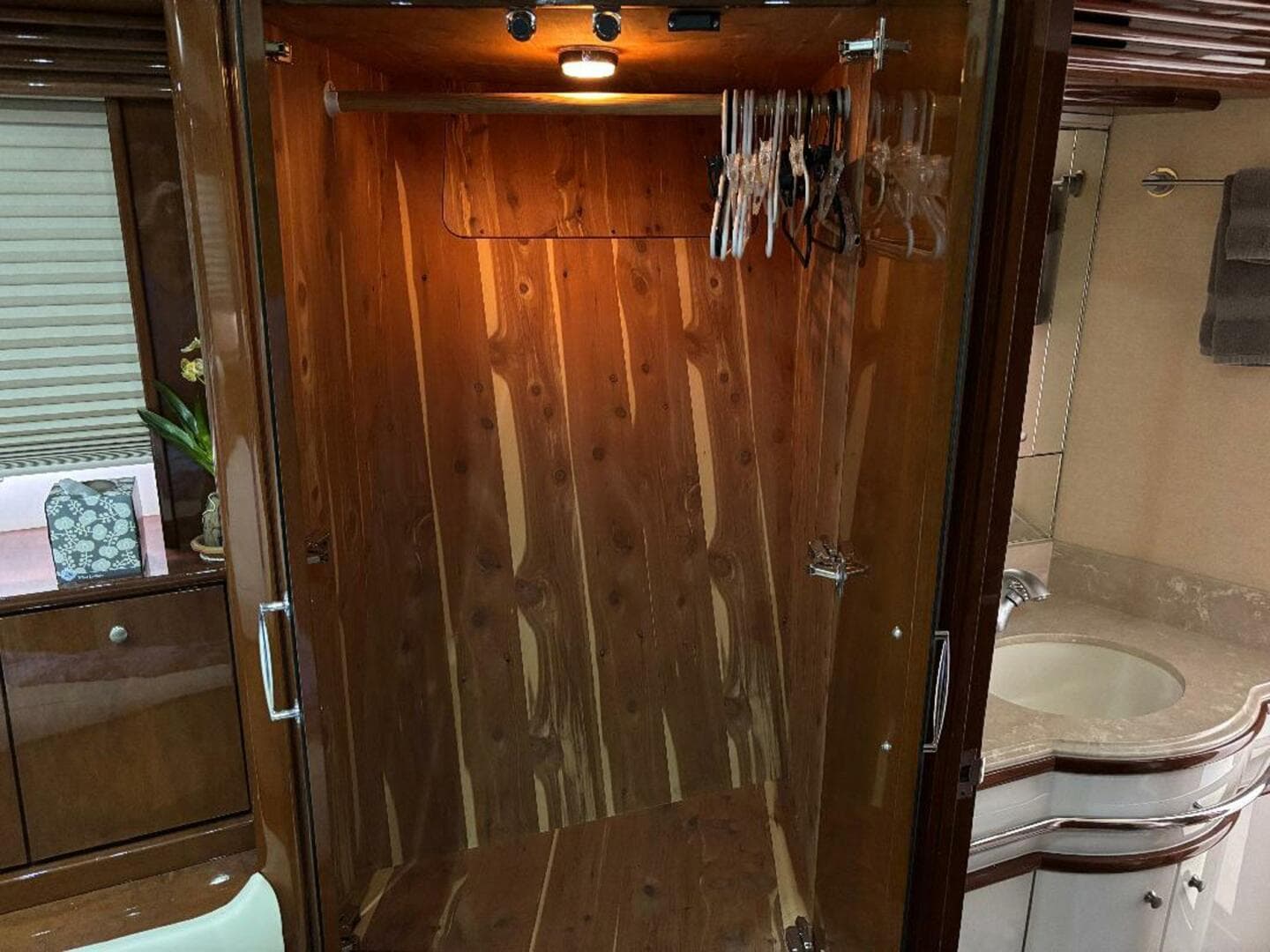 2006 Marquis 65 — photo 40