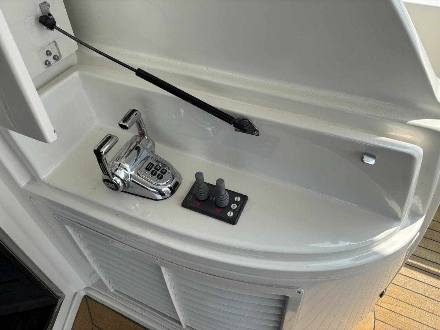 2006 Marquis 65 — photo 11