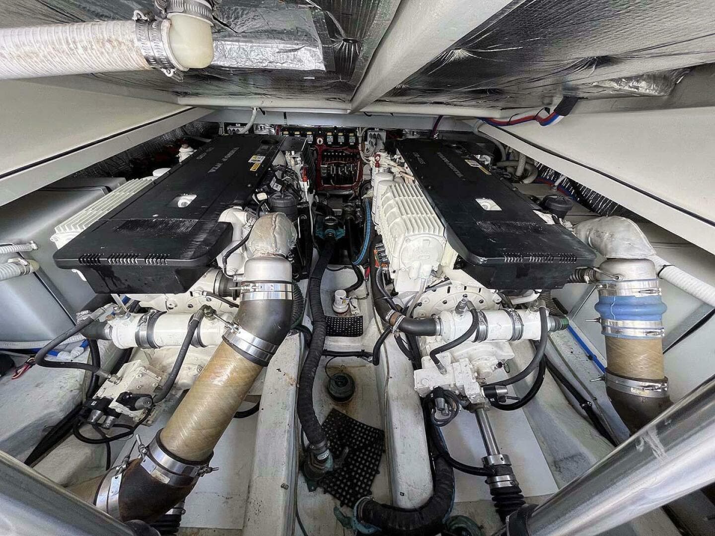 2013 Hunt Yachts Harrier 36 — photo 40