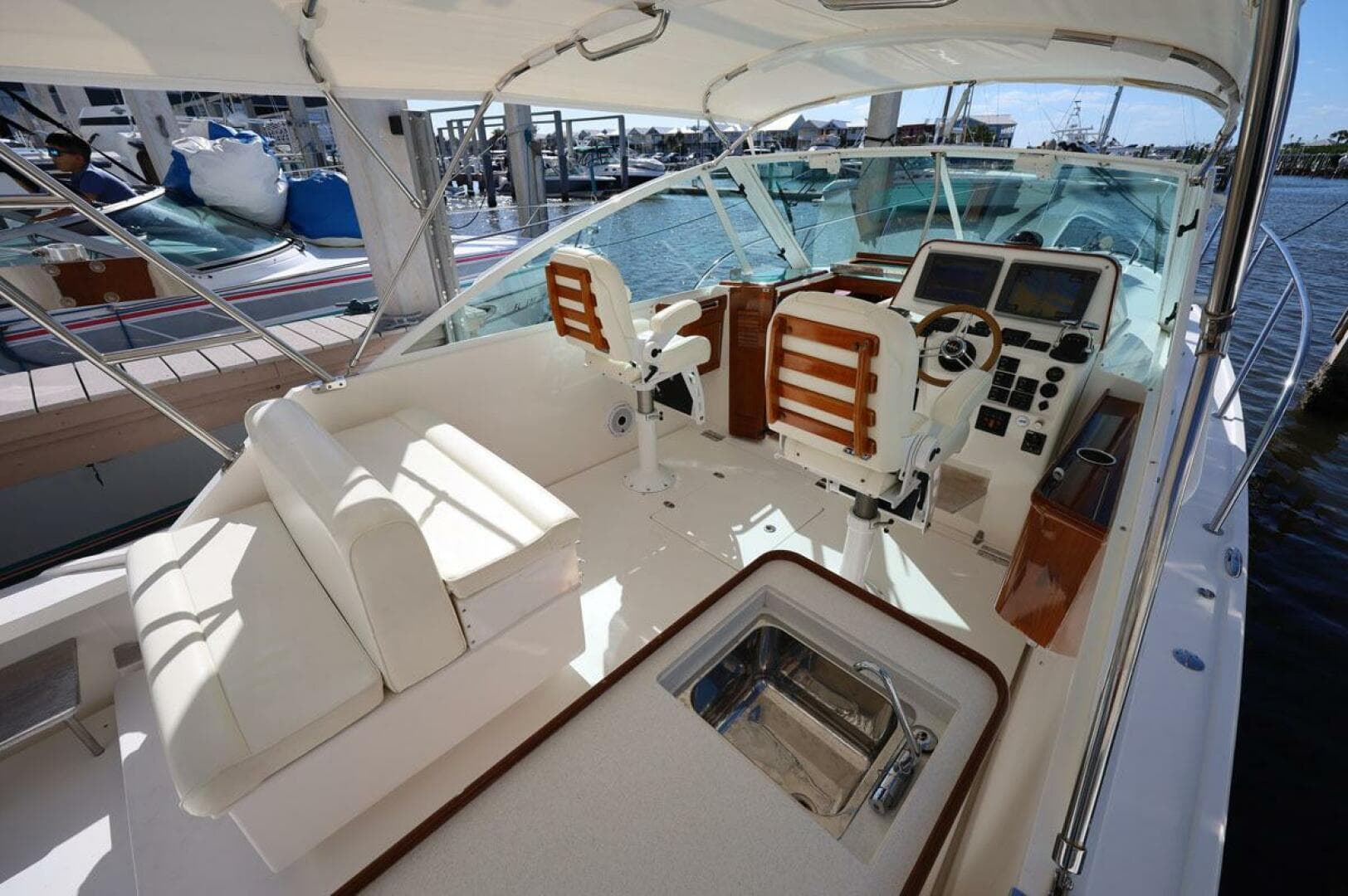 2013 Hunt Yachts Harrier 36 — photo 14