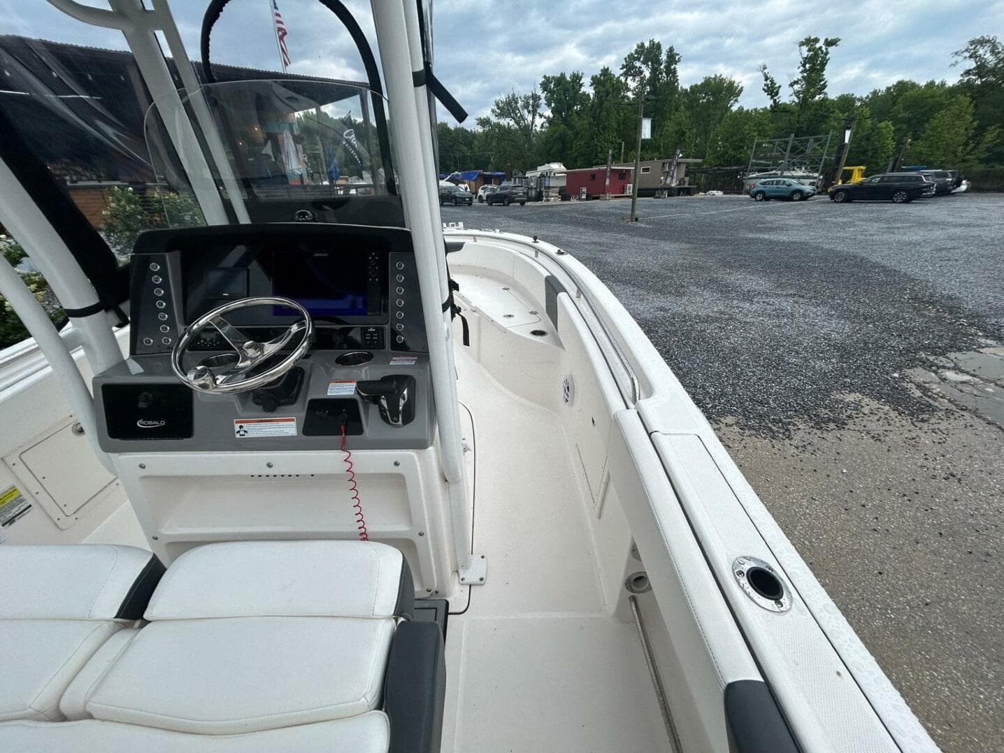2022 Robalo R242 Center Console — photo 12