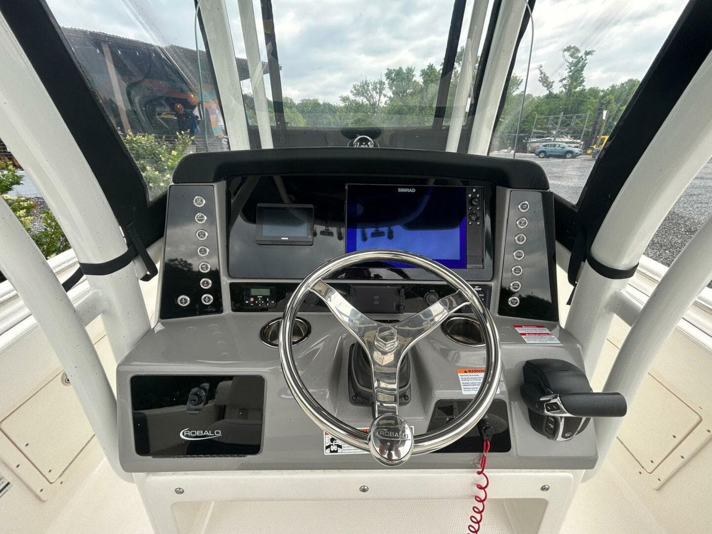 2022 Robalo R242 Center Console — photo 13