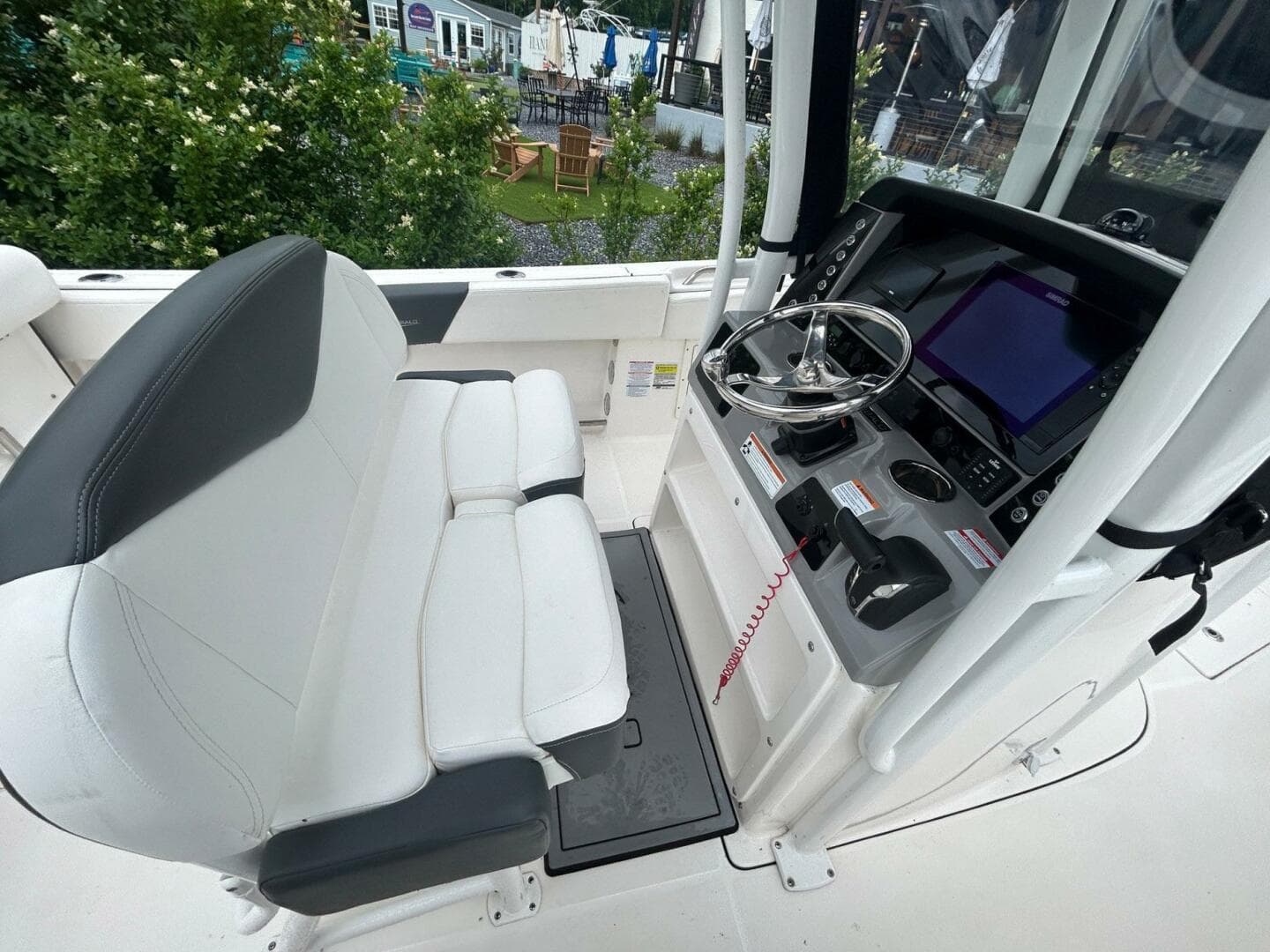 2022 Robalo R242 Center Console — photo 11