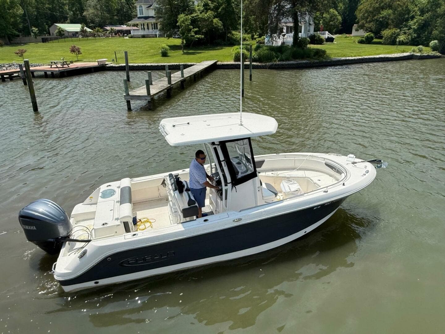 2022 Robalo R242 Center Console — photo 26