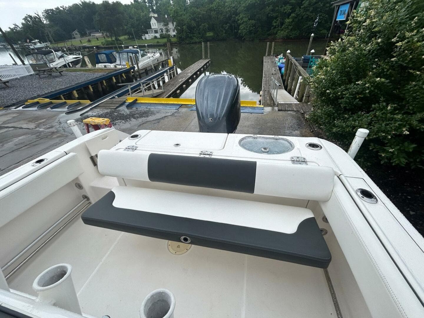 2022 Robalo R242 Center Console — photo 22