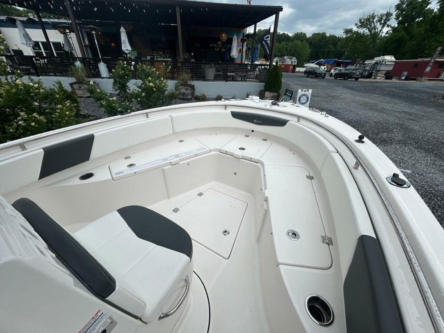 2022 Robalo R242 Center Console — photo 15