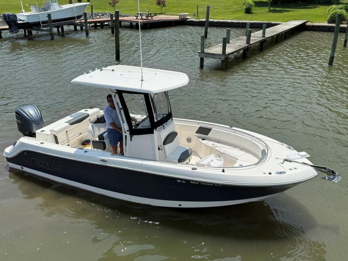 2022 Robalo R242 Center Console — photo 25