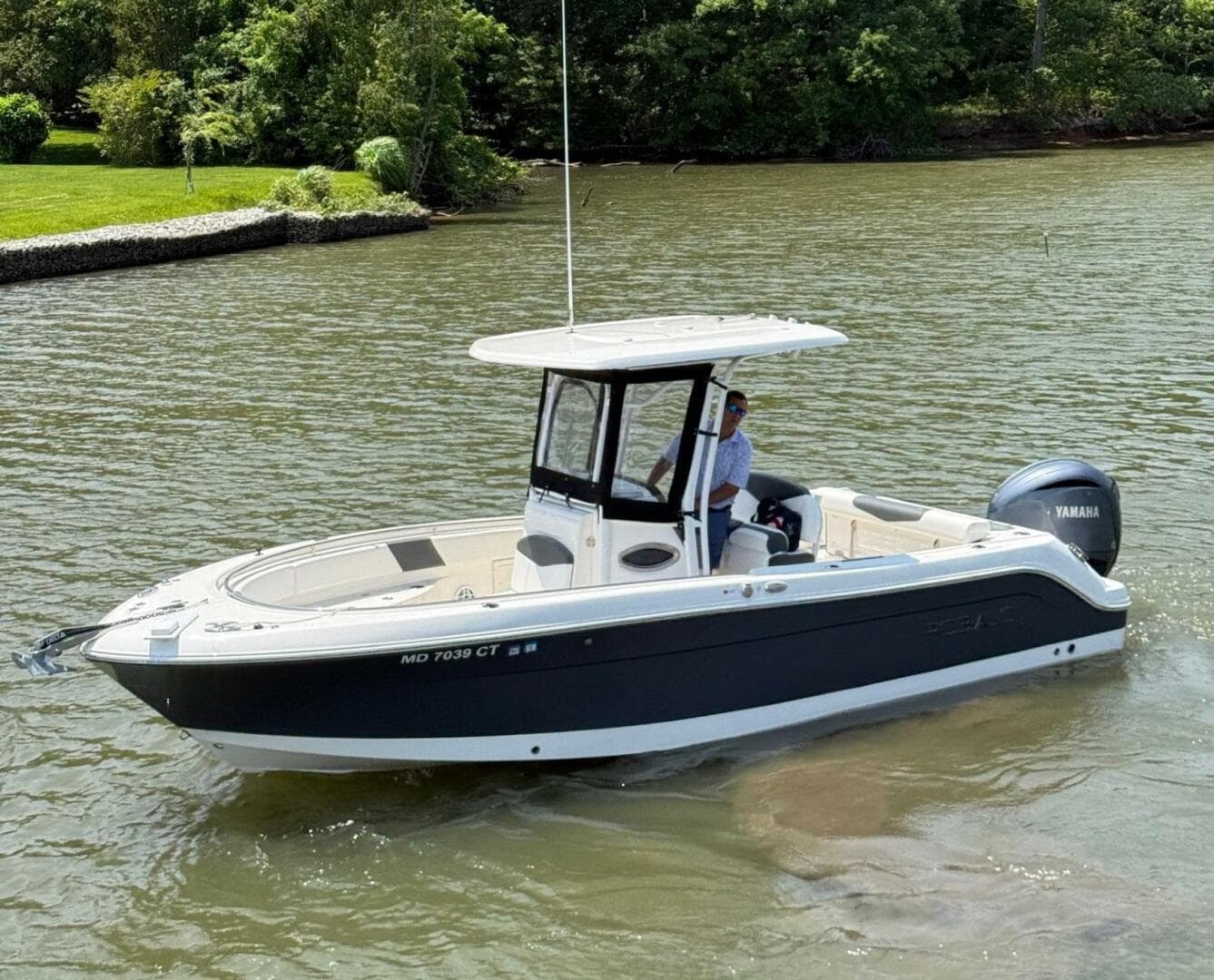 2022 Robalo R242 Center Console — photo 29