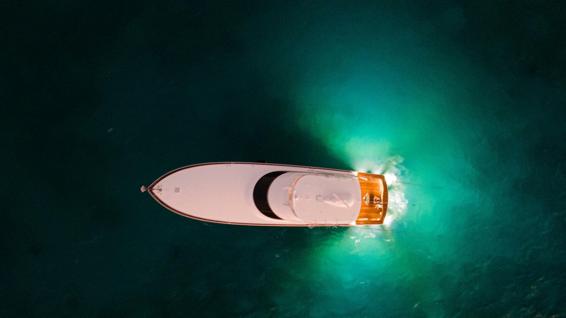 2025 Viking 82 Convertible — photo 74