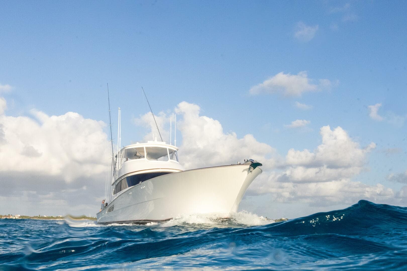 2025 Viking 82 Convertible — photo 86