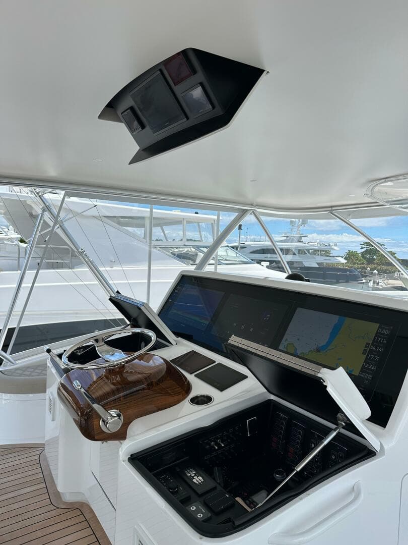 2025 Viking 82 Convertible — photo 46