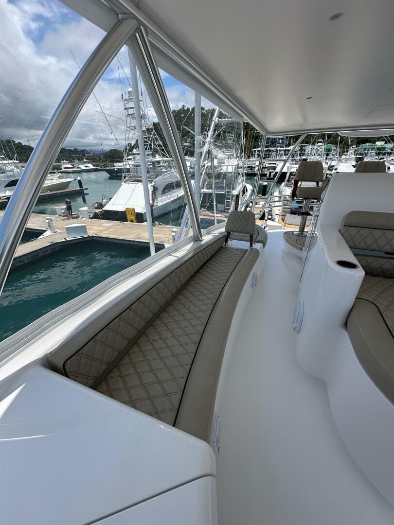 2025 Viking 82 Convertible — photo 54