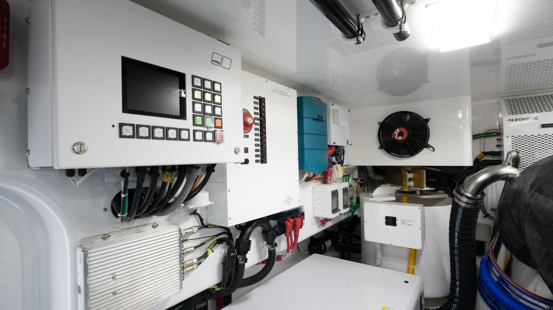 2025 Viking 82 Convertible — photo 68