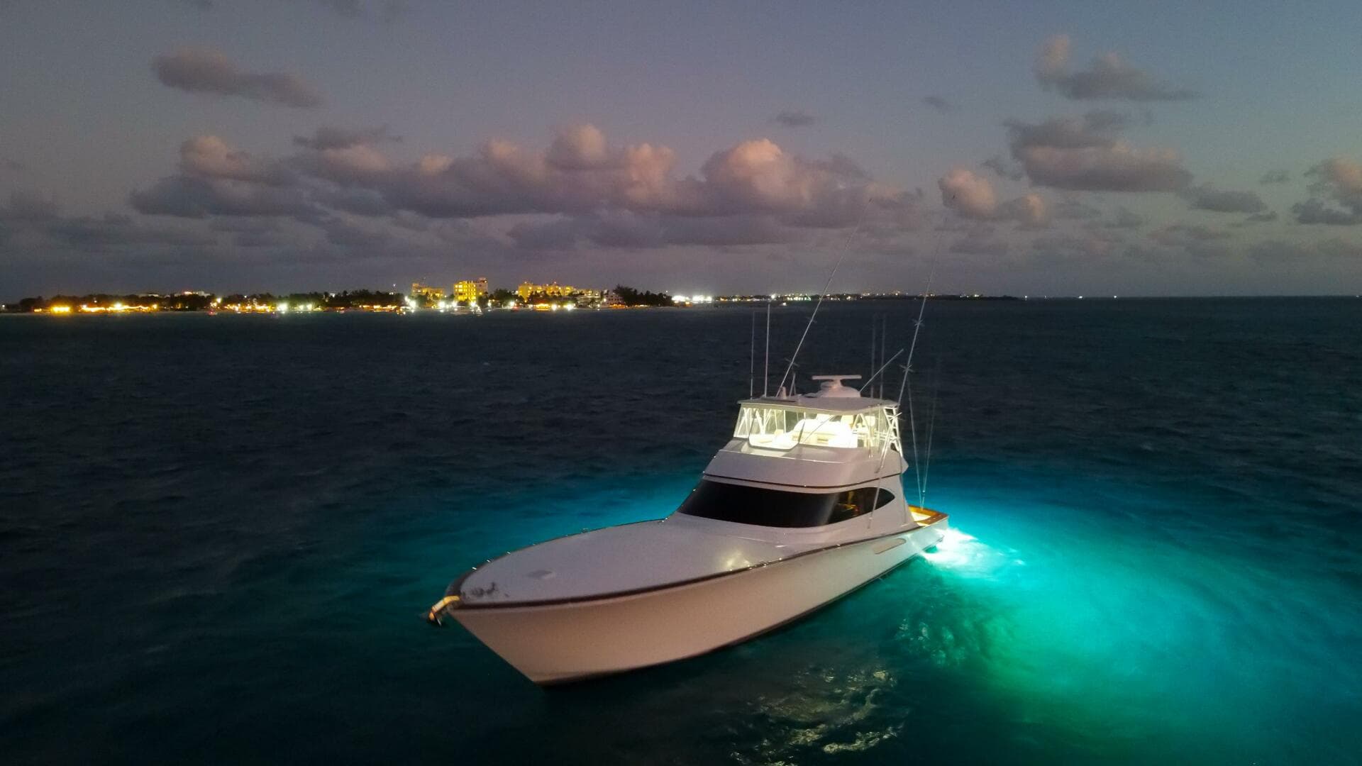 2025 Viking 82 Convertible — photo 77