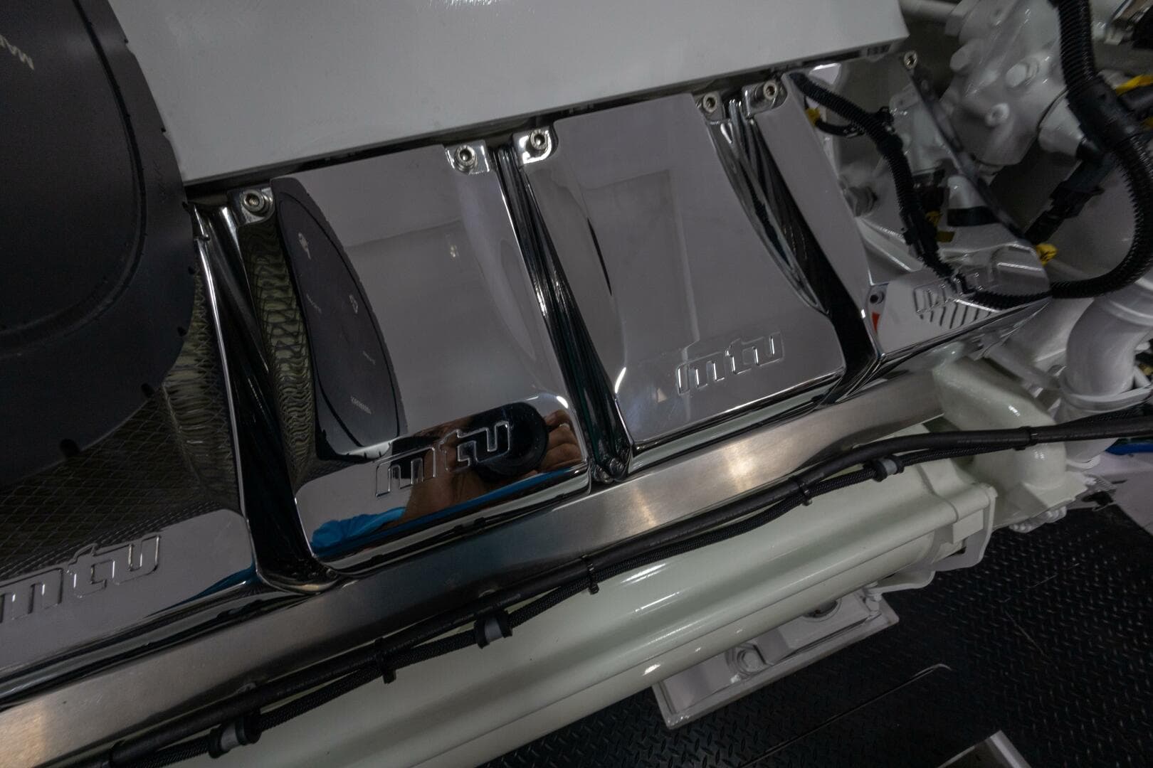 2025 Viking 82 Convertible — photo 64