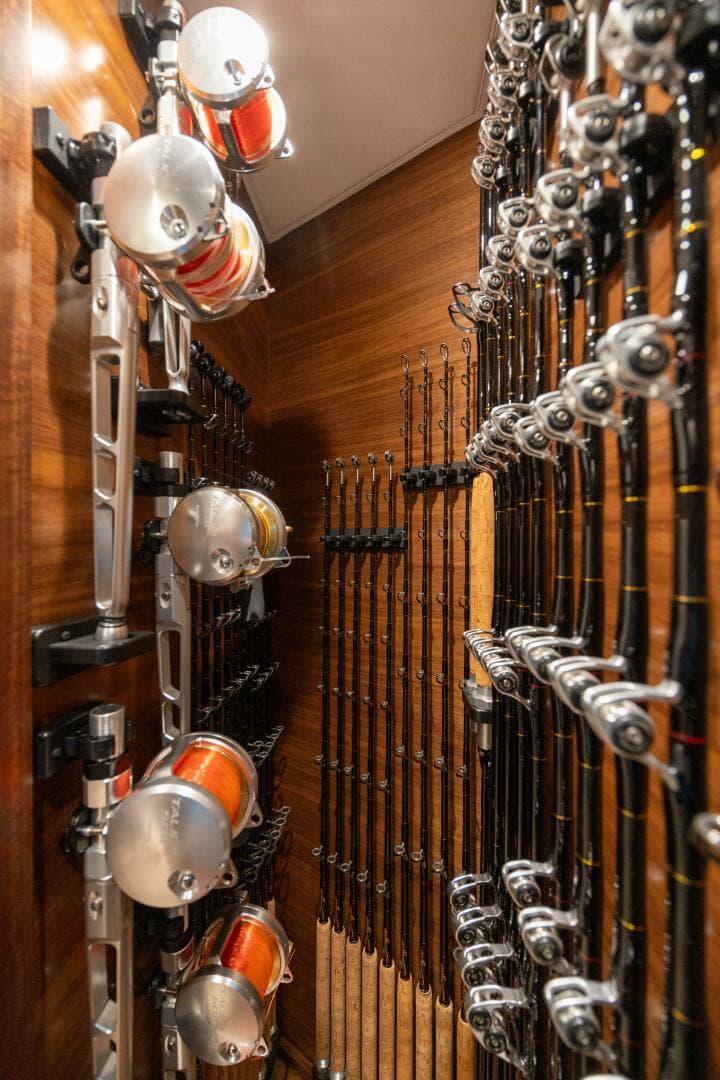 2025 Viking 82 Convertible — photo 43